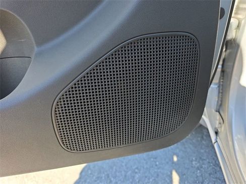 Used 2014 Nissan Frontier SV image 18