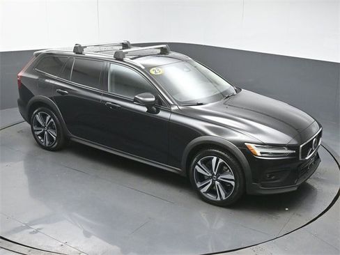 Used 2023 Volvo V60 B5 Cross Country Plus w/ Climate Package AWD/4WD image 41