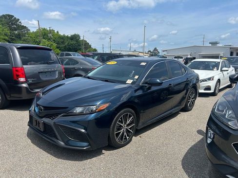 Used 2021 Toyota Camry SE FWD image 2