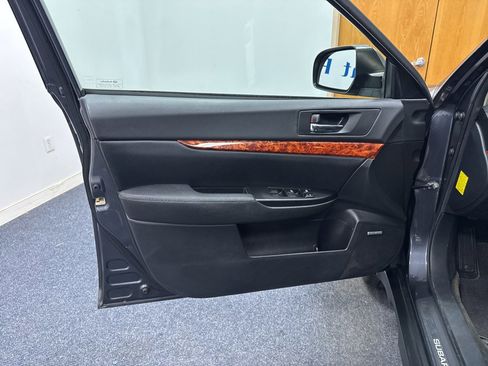 Used 2012 Subaru Outback 2.5i Limited image 6