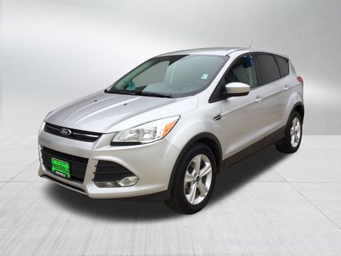 Used 2016 Ford Escape SE image 2