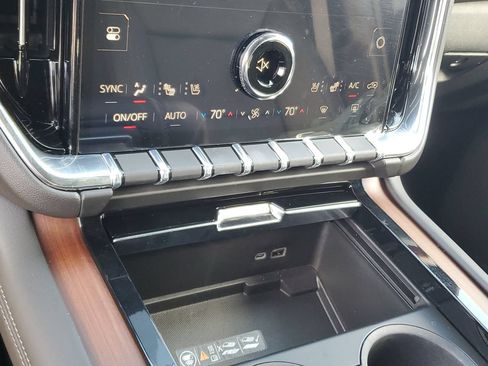 Used 2025 GMC Yukon Denali w/ Sun & Power Step Package AWD/4WD image 22