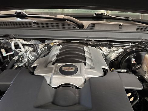 Used 2017 Cadillac Escalade ESV Platinum image 38