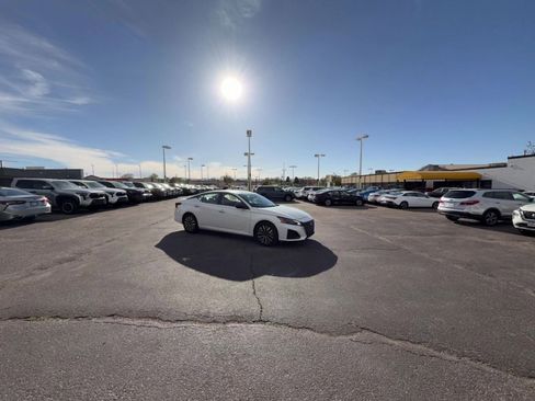 Used 2025 Nissan Altima 2.5 SV FWD image 11