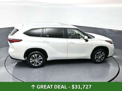 Used 2023 Toyota Highlander XLE FWD image 47