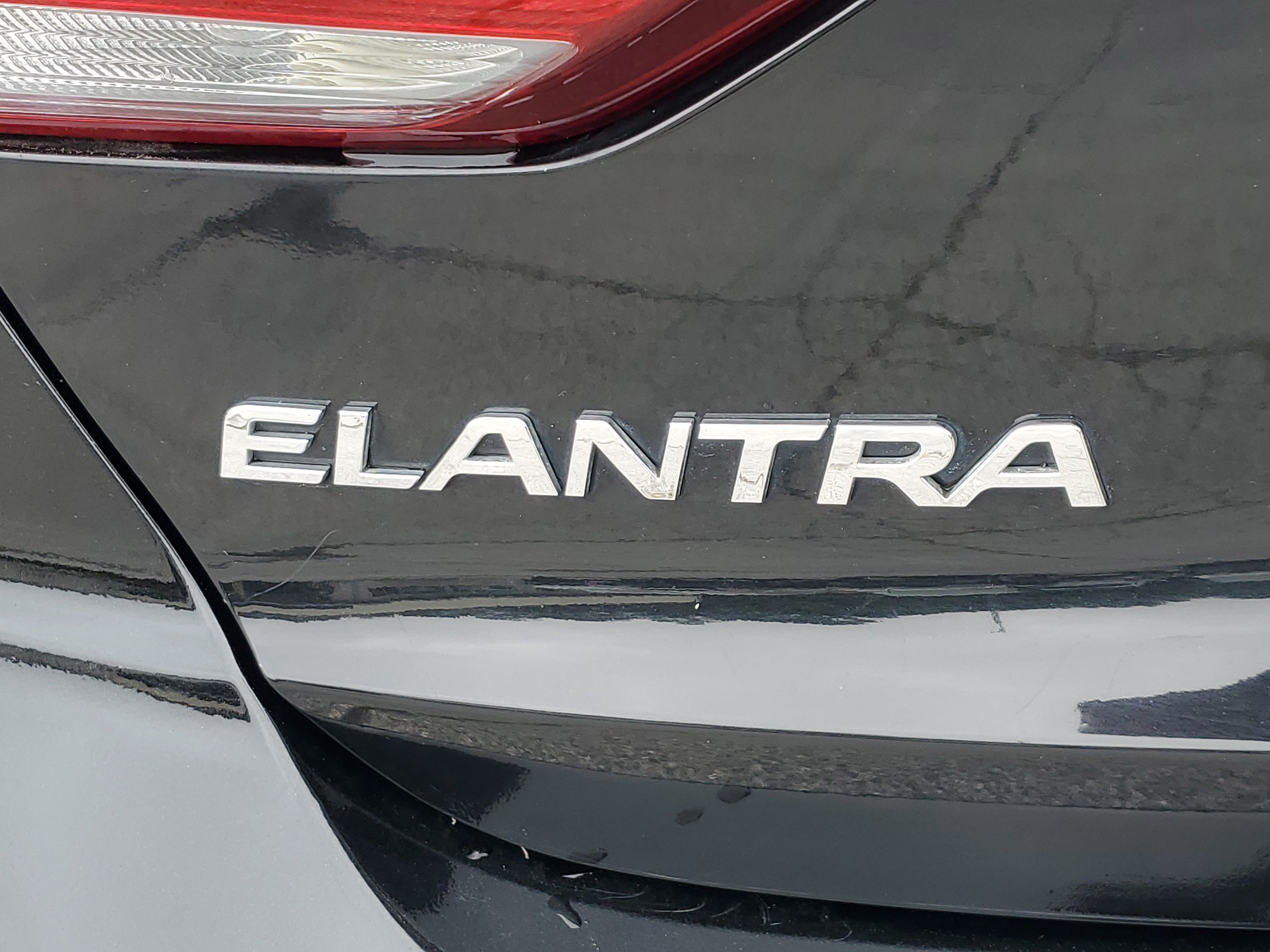 Used 2017 Hyundai Elantra SE FWD image 7