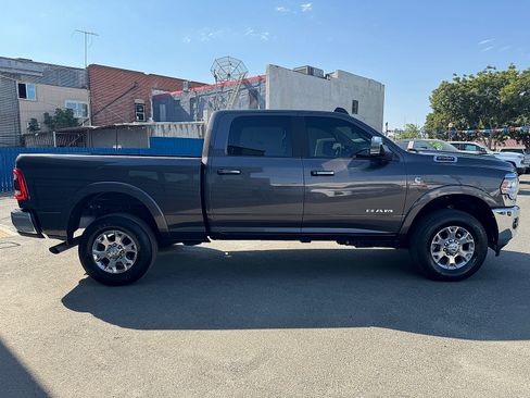 Used 2022 RAM 2500 Laramie AWD/4WD image 2