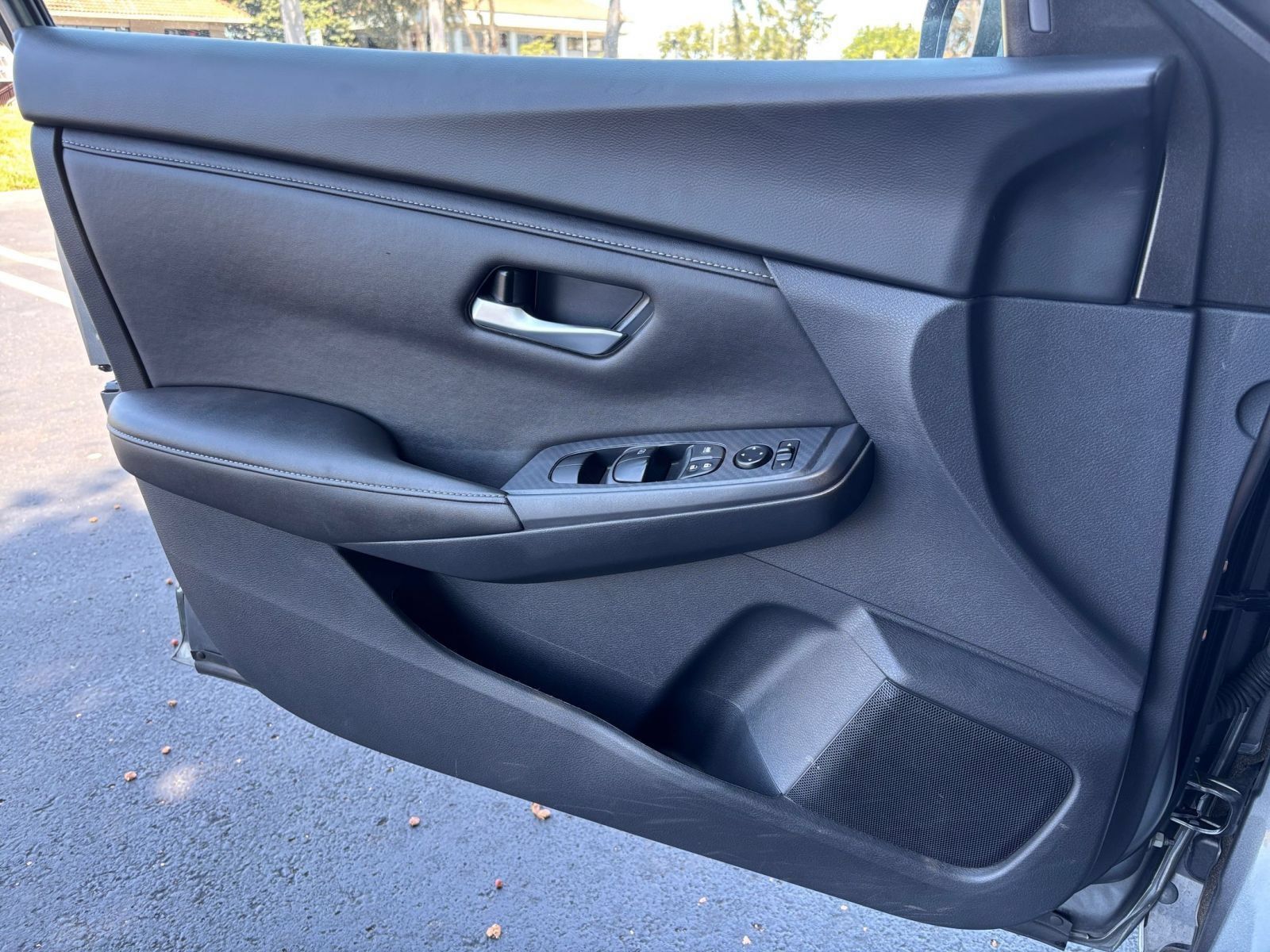 Used 2025 Nissan Sentra SV FWD image 18