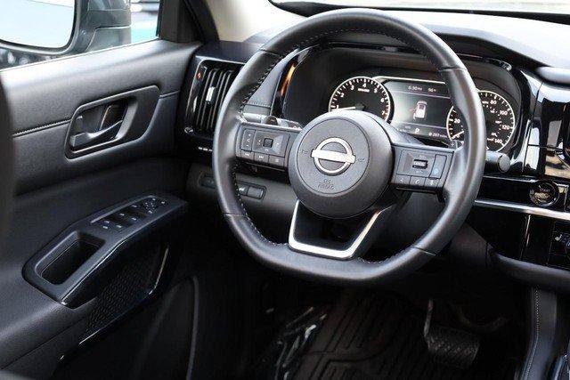 Used 2025 Nissan Pathfinder SV w/ SV Premium Package AWD/4WD image 27