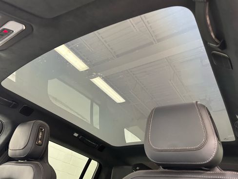 Used 2025 Rivian R1S Premium AWD/4WD image 37