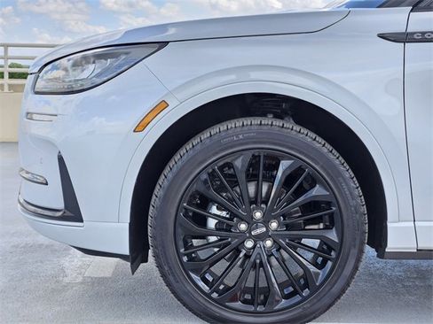 New 2025 Lincoln Corsair AWD w/ Equipment Group 101A image 10