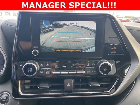 Used 2023 Toyota Highlander XLE image 25