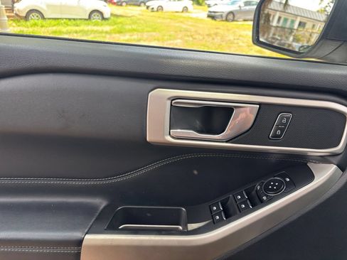 Used 2023 Ford Explorer XLT w/ Equipment Group 202A AWD/4WD image 18