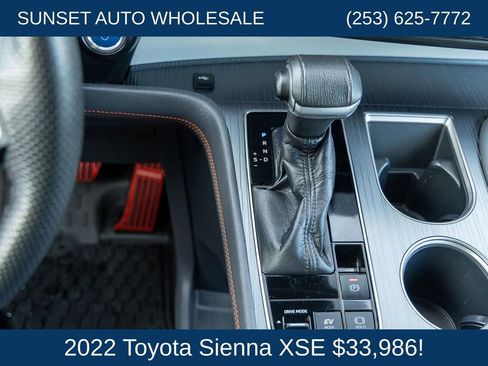 Used 2022 Toyota Sienna XSE FWD image 60