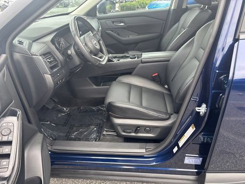 Used 2024 Nissan Rogue SV w/ SV Premium Package AWD/4WD image 11