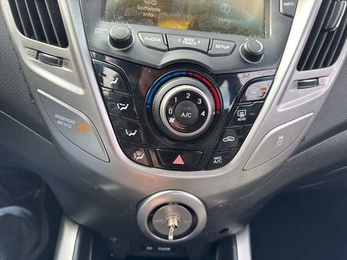 Used 2013 Hyundai Veloster w/ Style Pkg FWD image 18