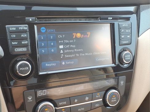 Used 2016 Nissan Rogue SL FWD image 21