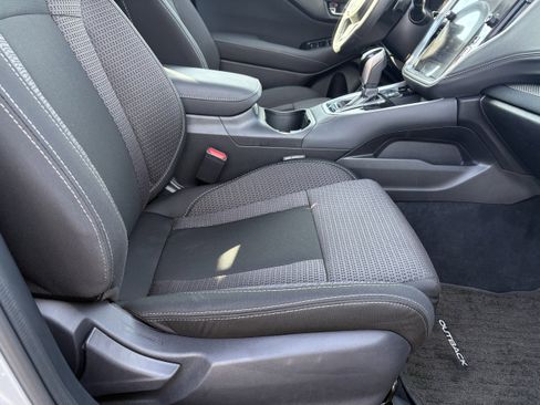 Used 2025 Subaru Outback Premium image 30