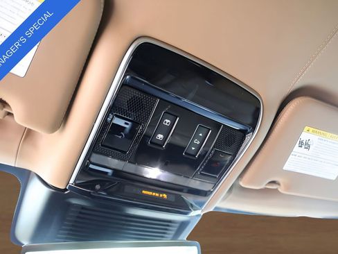 Used 2025 Land Rover Range Rover Autobiography AWD/4WD image 18