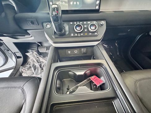 Used 2023 Land Rover Defender 110 S image 33