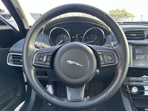 Used 2017 Jaguar XE Premium image 13