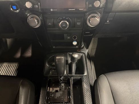 Used 2020 Toyota 4Runner Venture w/ Moonroof Package AWD/4WD image 12