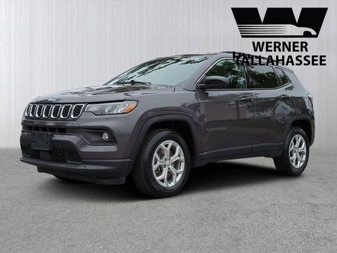 Used 2024 Jeep Compass Latitude AWD/4WD image 1