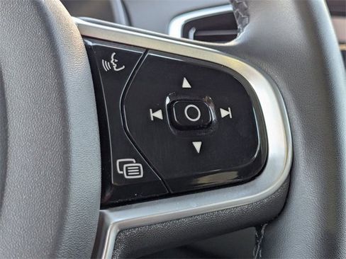 Used 2022 Volvo XC90 T8 R-Design w/ Advanced Package image 18