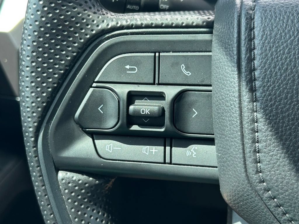 Certified 2025 Toyota Tacoma SR5 AWD/4WD image 35
