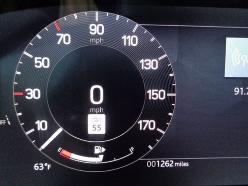 Used 2025 Land Rover Discovery Sport S image 18