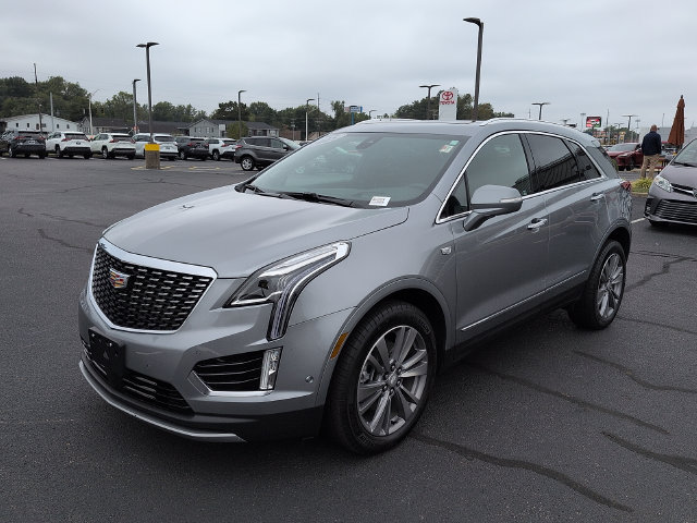 Used 2025 Cadillac XT5 Premium Luxury w/ Technology Package AWD/4WD image 3