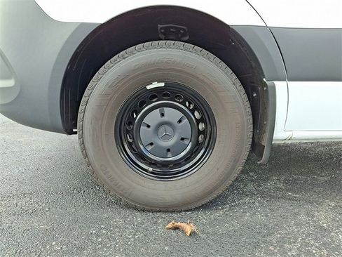 Used 2025 Mercedes-Benz Sprinter 2500 image 10