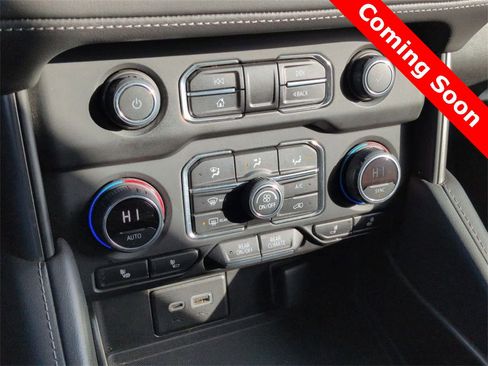 Used 2022 Chevrolet Suburban LT w/ Luxury Package image 28