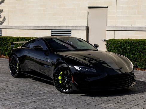Used 2023 Aston Martin V8 Vantage Coupe image 34