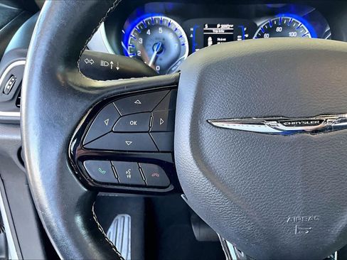 Used 2019 Chrysler Pacifica Touring Plus w/ S Appearance Package FWD image 23