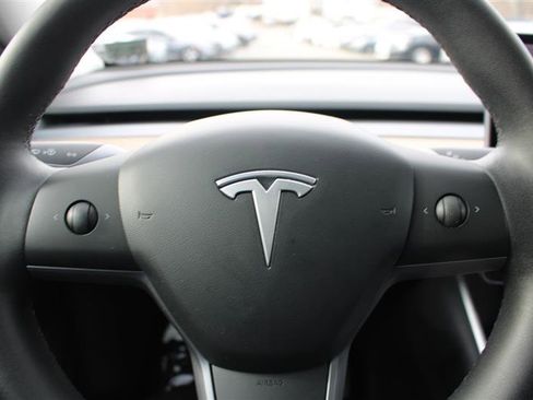 Used 2020 Tesla Model Y Long Range image 16