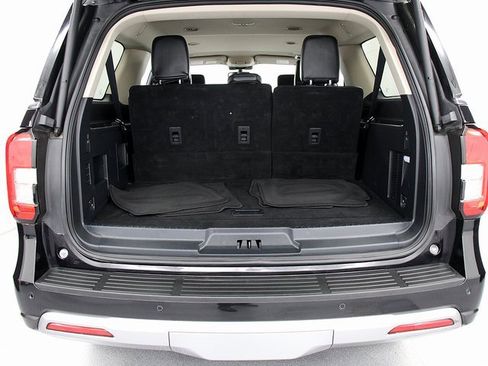 Used 2024 Ford Expedition Max XLT image 29