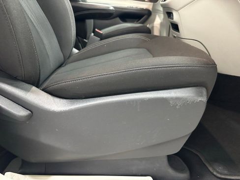 Used 2023 Chrysler Voyager LX image 61