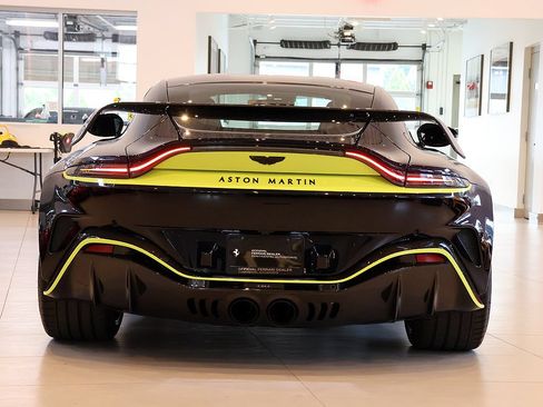 Used 2023 Aston Martin V12 Vantage RWD image 31