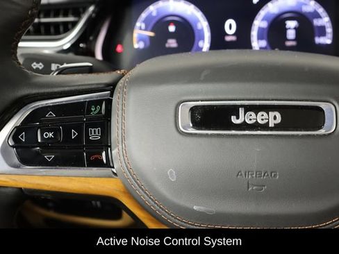 Used 2025 Jeep Grand Cherokee Summit AWD/4WD image 8