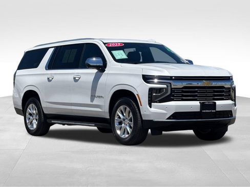 Used 2025 Chevrolet Suburban Premier RWD image 7