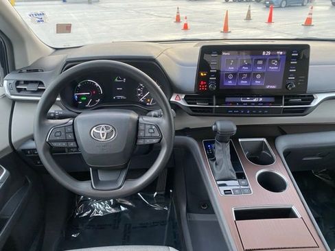 Certified 2023 Toyota Sienna LE image 14