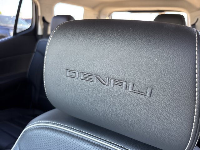 Used 2023 GMC Acadia Denali w/ Denali Technology Package AWD/4WD image 22