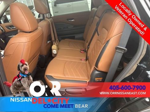 Used 2025 Nissan Pathfinder Platinum w/ Cargo Package AWD/4WD image 3