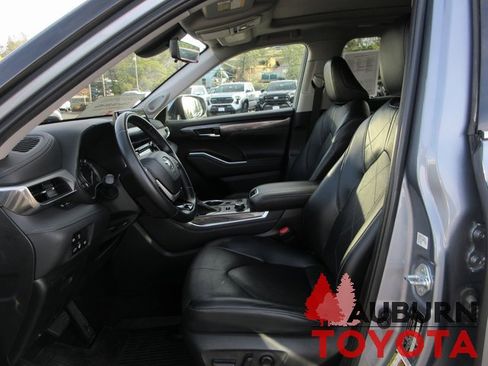 Certified 2022 Toyota Highlander Platinum image 13