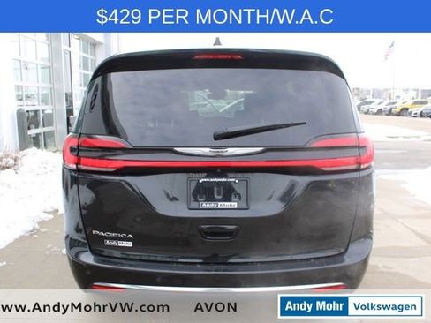 Used 2023 Chrysler Pacifica Touring-L image 7