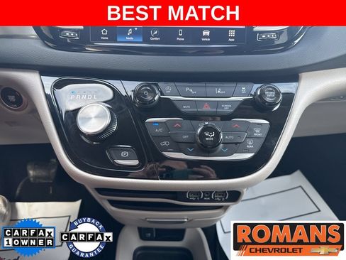 Used 2024 Chrysler Pacifica Touring-L FWD image 18