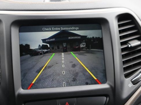 Used 2017 Jeep Cherokee Limited AWD/4WD image 24