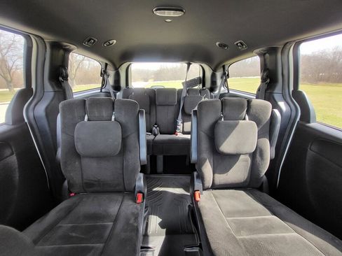 Used 2016 Dodge Grand Caravan SE image 17