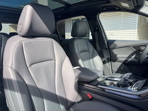Certified 2025 Audi Q7 2.0T Premium w/ Convenience Plus Package image 16